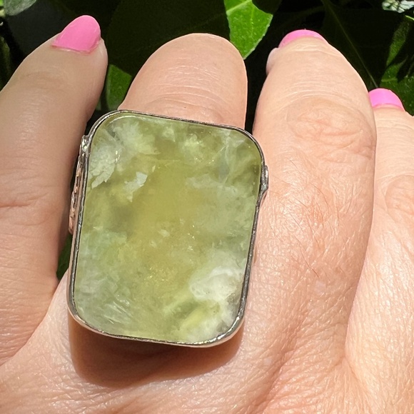 ECHO OF THE DREAMER 925 STERLING SILVER GREEN PREHNITE OVERSIZED STATEMENT RING - Picture 3 of 16